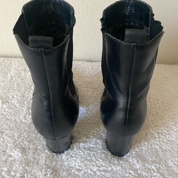 Tahari Garnet Women’s Black Leather Roundtoe Ankle Block Heel Boots Size 9.5 M - Picture 15 of 15